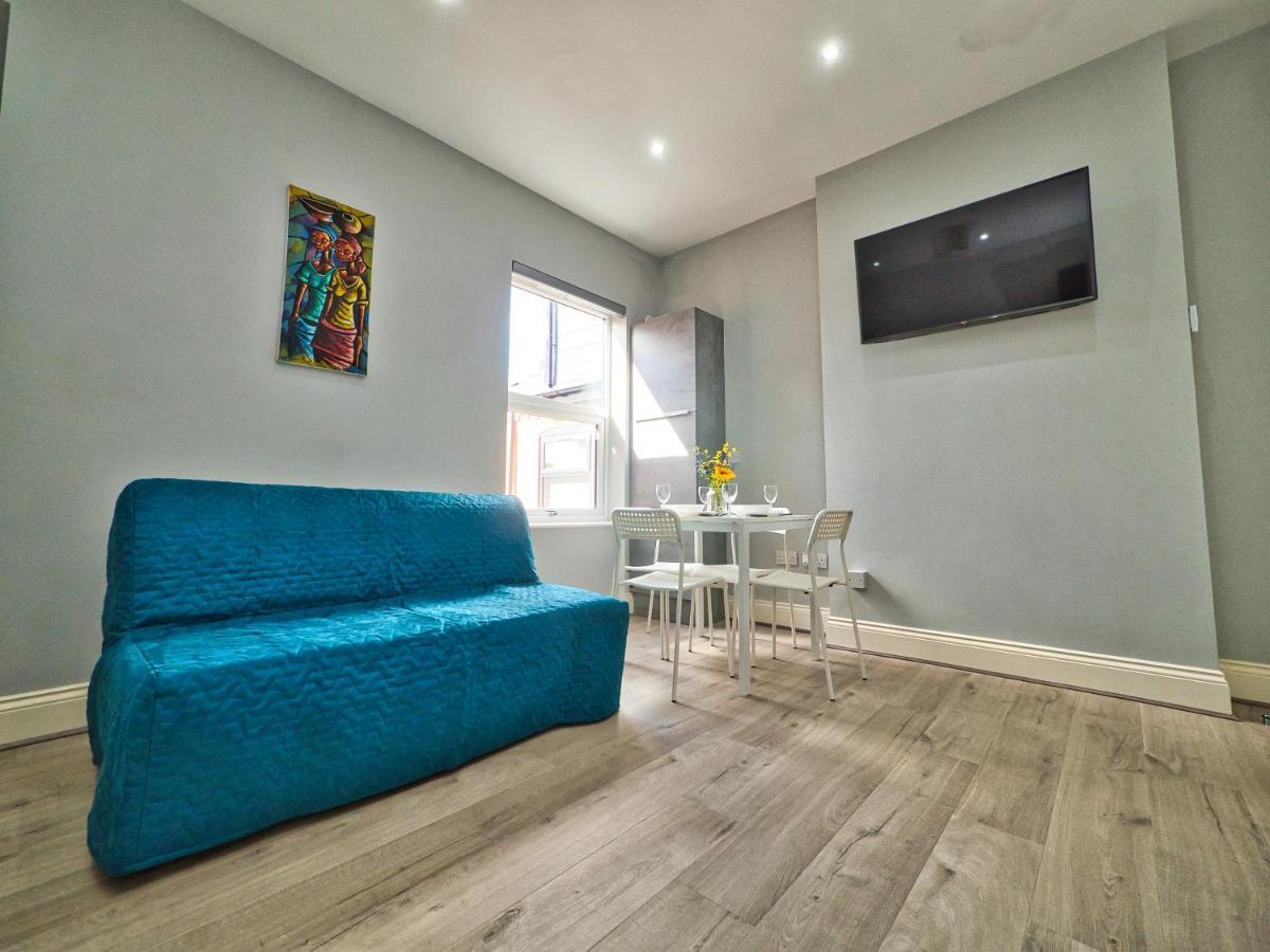 Stunning Property Fully Refurbished เบอร์มิงแฮม ภายนอก รูปภาพ