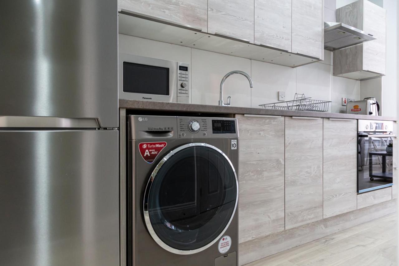 Stunning Property Fully Refurbished เบอร์มิงแฮม ภายนอก รูปภาพ