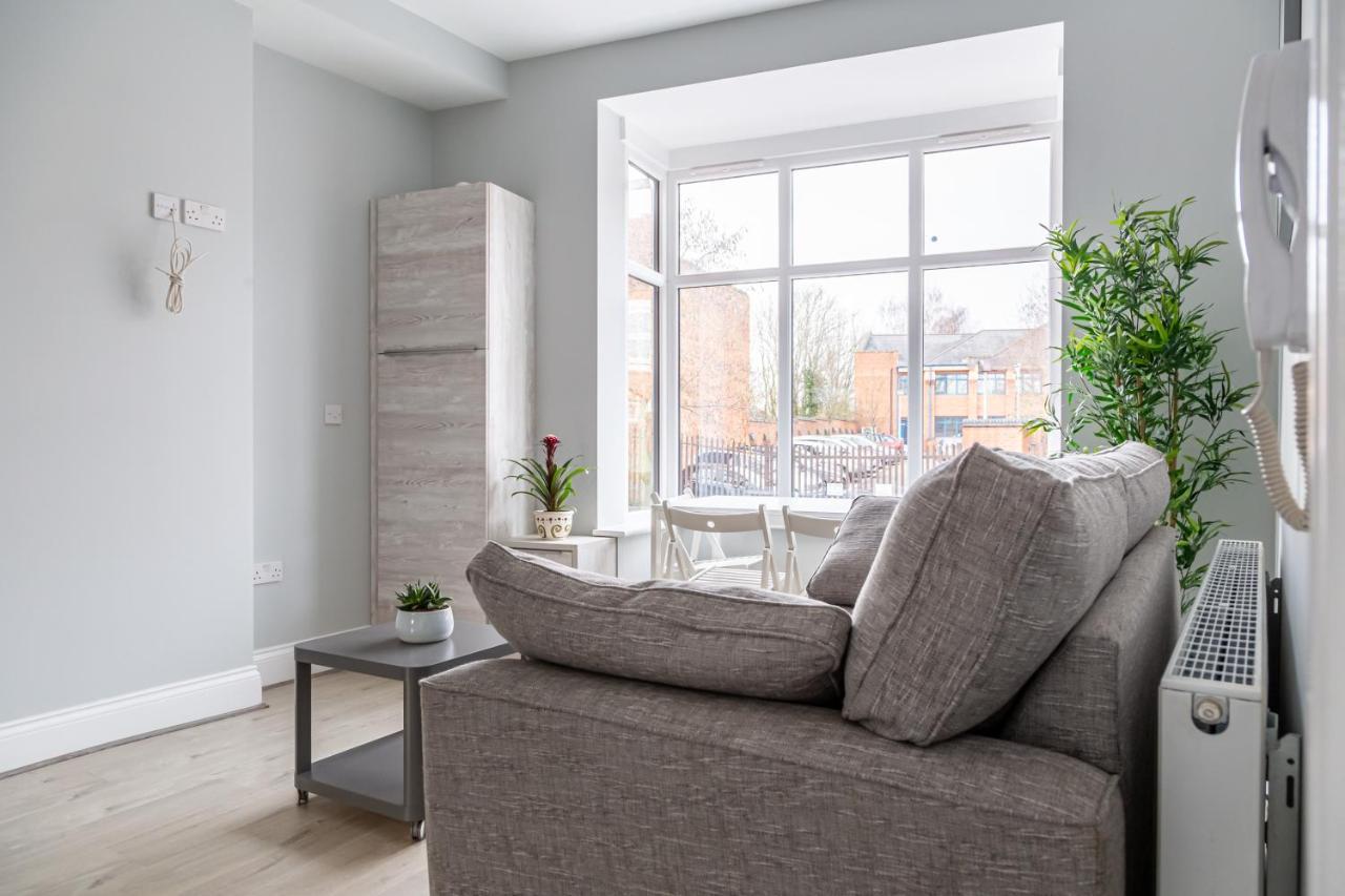 Stunning Property Fully Refurbished เบอร์มิงแฮม ภายนอก รูปภาพ