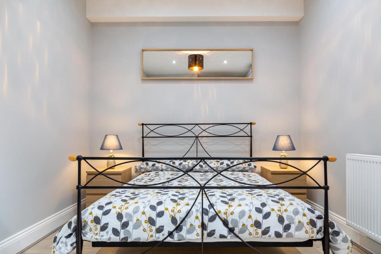Stunning Property Fully Refurbished เบอร์มิงแฮม ภายนอก รูปภาพ