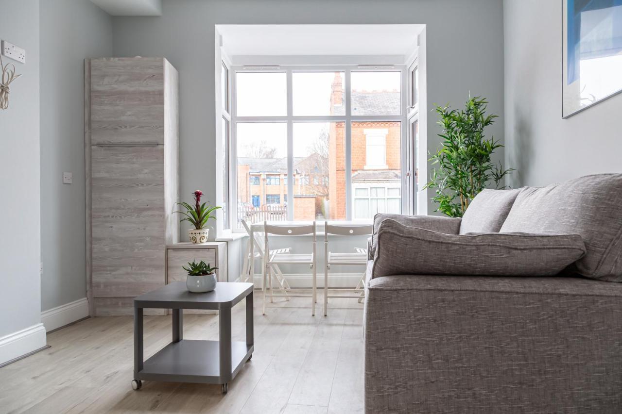 Stunning Property Fully Refurbished เบอร์มิงแฮม ภายนอก รูปภาพ