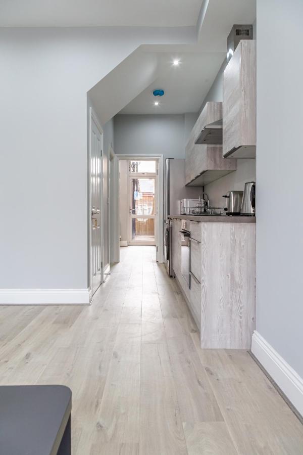 Stunning Property Fully Refurbished เบอร์มิงแฮม ภายนอก รูปภาพ