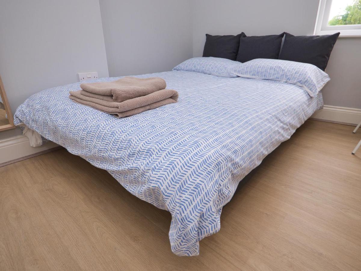 Stunning Property Fully Refurbished เบอร์มิงแฮม ภายนอก รูปภาพ